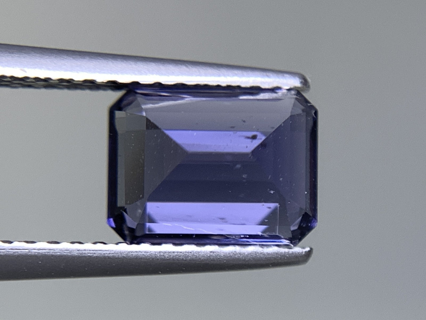 アイオライト  天然  1.642ct  中央宝石ソーティング付き  7.94㎜×6.01㎜×5.06㎜   天然 ルース（ 裸石 ） 5273Y