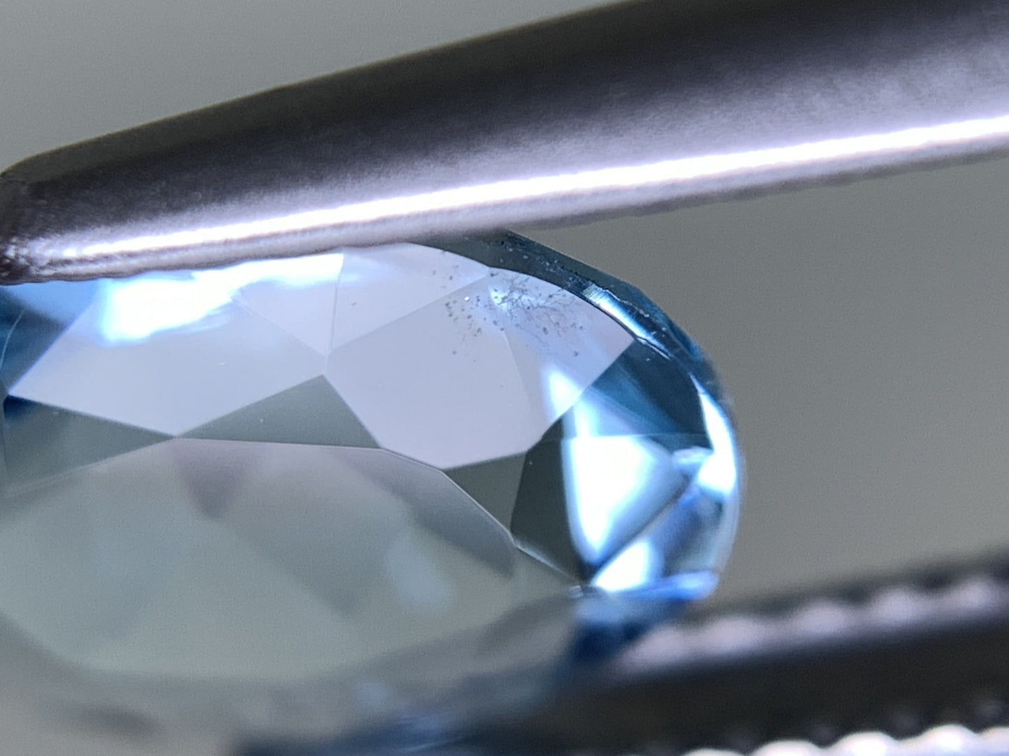 アクアマリン 天然 2.033ct 宝石ソーティング付き 10.0㎜×7.8㎜×4.7㎜ ルース（ 裸石 ） 7038Y
