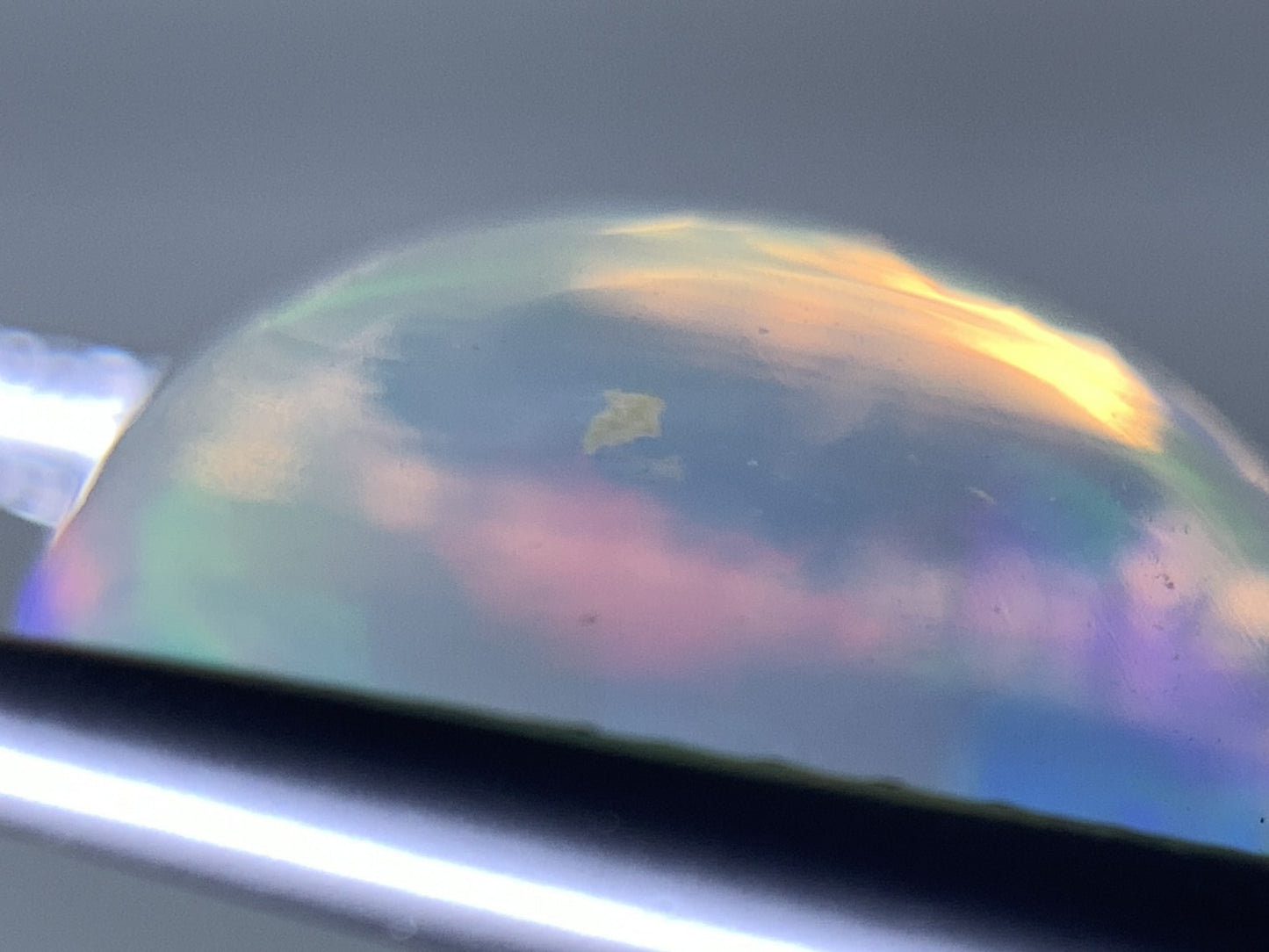 オパール 2.513ct  宝石ソーティング付き  11.7㎜×8.6㎜×5.3㎜  天然 ルース（ 裸石 ） 4585Y