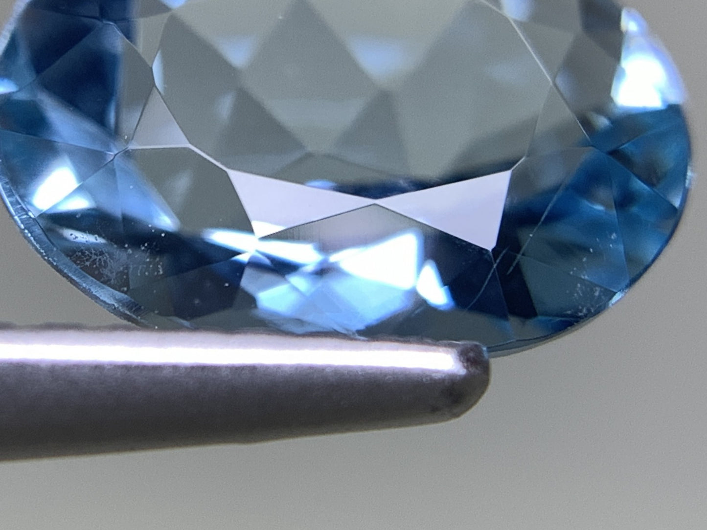 アクアマリン 天然 2.033ct 宝石ソーティング付き 10.0㎜×7.8㎜×4.7㎜ ルース（ 裸石 ） 7038Y