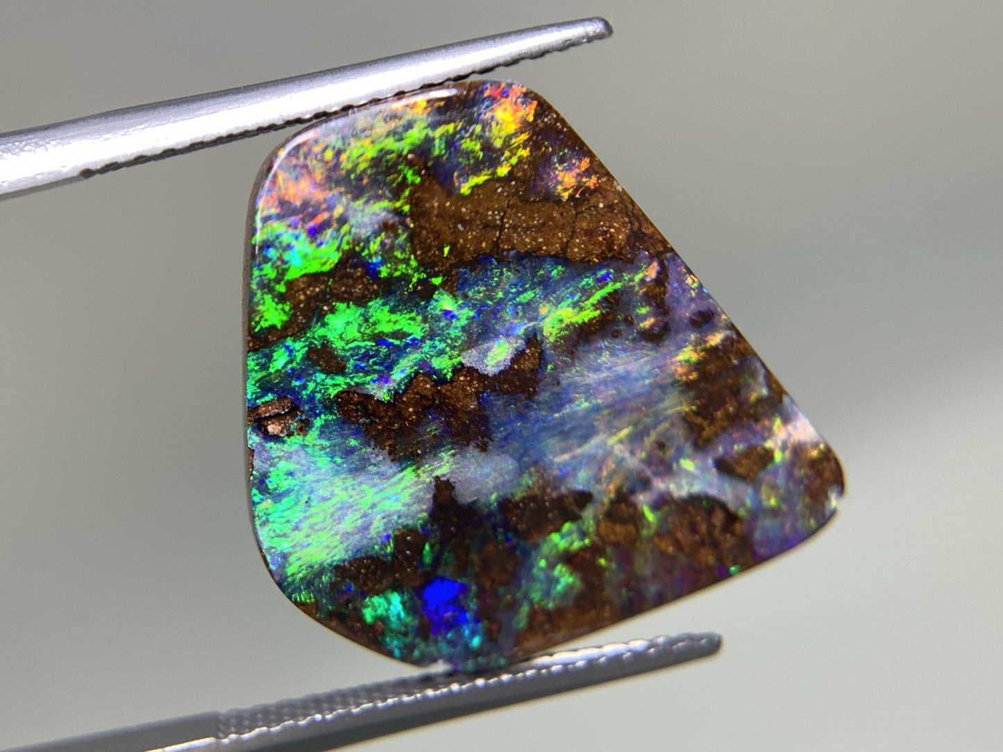 ボルダーオパール 13.054ct 宝石ソーティング付き  19.0㎜×16.8㎜×4.5㎜  ルース（ 裸石 ） 3149Y