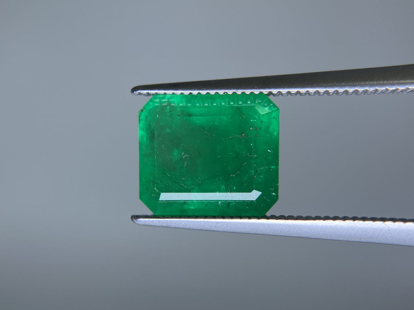 エメラルド 3.257ct 中央宝石ソーティング付き 9.8㎜×8.5㎜×5.2㎜ ルース（ 裸石 ） 3333S
