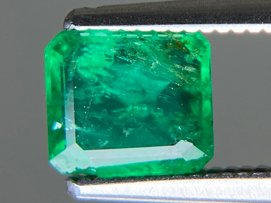 エメラルド 天然 0.916ct 宝石ソーティング付き 6.3㎜×5.6㎜×2.6㎜ ルース（ 裸石 ） 8201YY