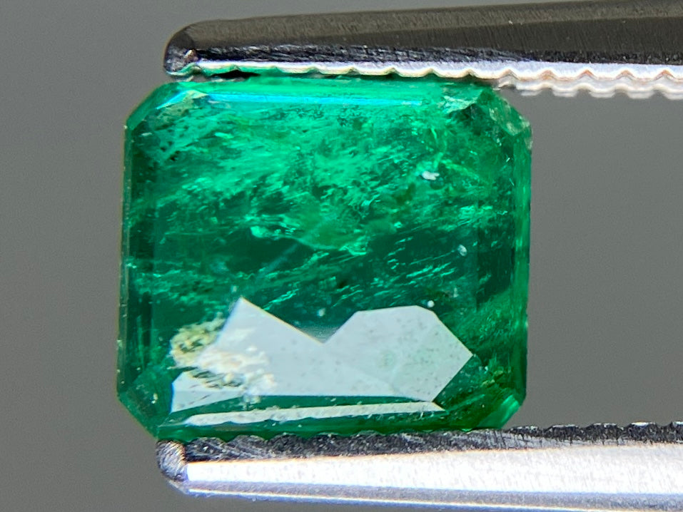 エメラルド 天然 0.916ct 宝石ソーティング付き 6.3㎜×5.6㎜×2.6㎜ ルース（ 裸石 ） 8201YY