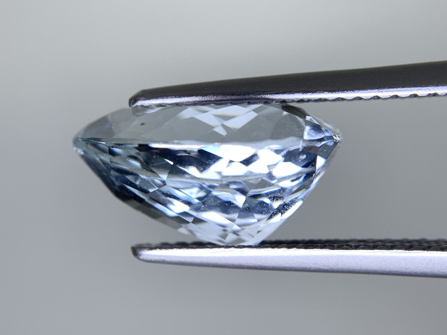 アクアマリン 天然 5.498ct 宝石ソーティング付き 14.2㎜×10.1㎜×7.4㎜ ルース（ 裸石 ） 7037Y