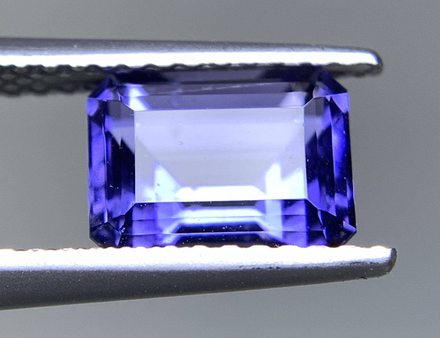 アイオライト  天然  1.642ct  中央宝石ソーティング付き  7.94㎜×6.01㎜×5.06㎜   天然 ルース（ 裸石 ） 5273Y