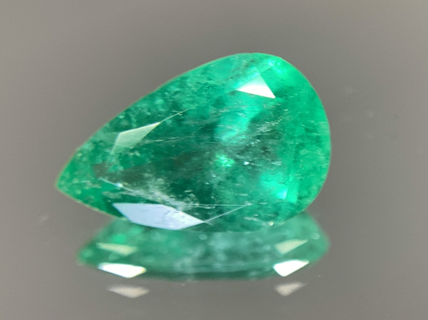 エメラルド 3.311ct 宝石ソーティング付き 13.47㎜×8.61㎜×5.79㎜ ルース（ 裸石 ） 2392Y
