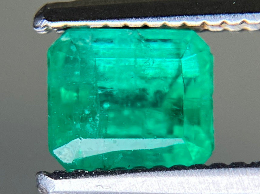 エメラルド 天然 0.605ct 宝石ソーティング付き 5.1㎜×4.4㎜×3.5㎜ ルース（ 裸石 ） 8214YY
