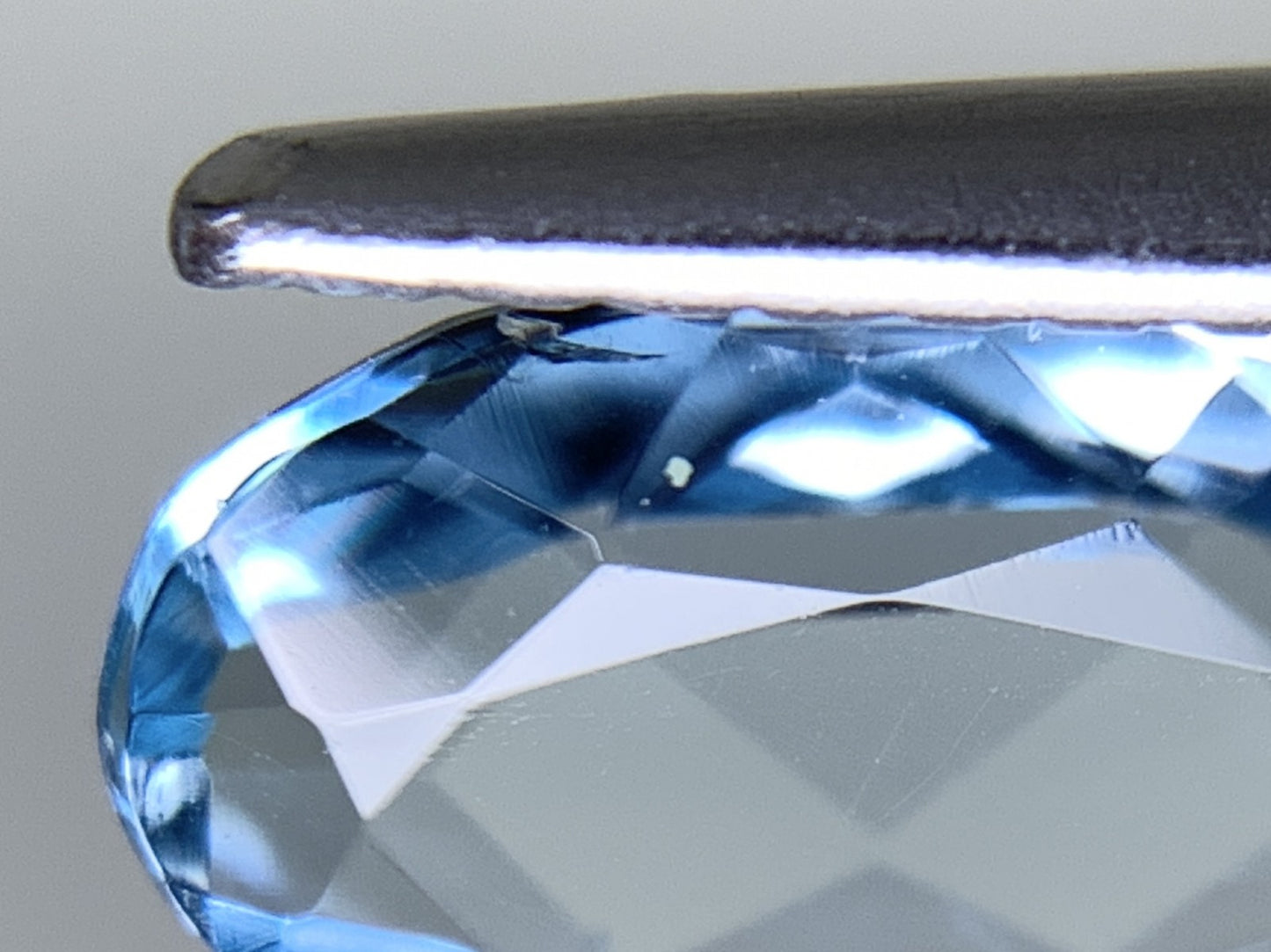 アクアマリン 天然 1.591ct 宝石ソーティング付き 10.3㎜×6.6㎜×3.6㎜ ルース（ 裸石 ） 6975Y
