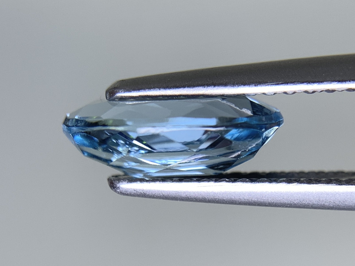 アクアマリン 天然 1.591ct 宝石ソーティング付き 10.3㎜×6.6㎜×3.6㎜ ルース（ 裸石 ） 6975Y
