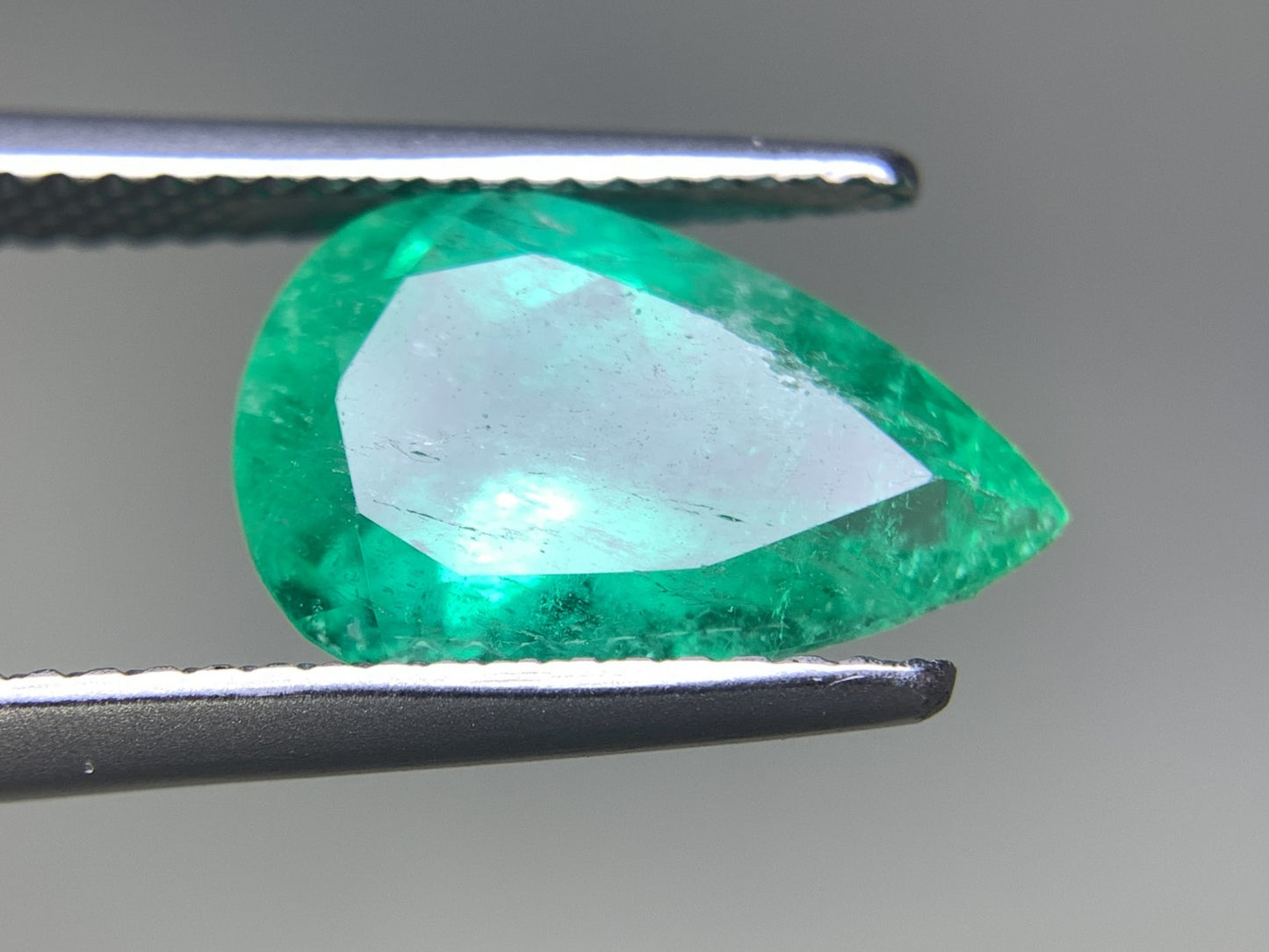 エメラルド 3.311ct 宝石ソーティング付き 13.47㎜×8.61㎜×5.79㎜ ルース（ 裸石 ） 2392Y