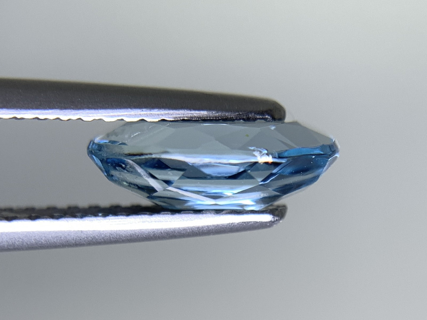 アクアマリン 天然 1.591ct 宝石ソーティング付き 10.3㎜×6.6㎜×3.6㎜ ルース（ 裸石 ） 6975Y