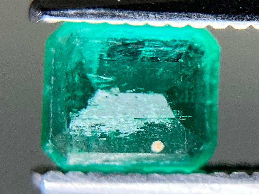 エメラルド 天然 0.605ct 宝石ソーティング付き 5.1㎜×4.4㎜×3.5㎜ ルース（ 裸石 ） 8214YY
