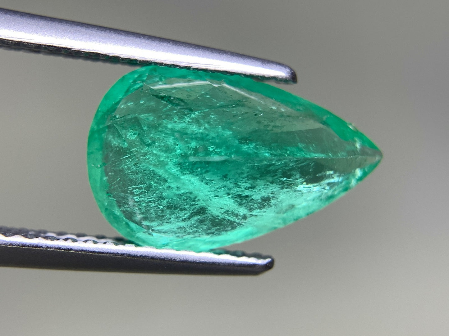 エメラルド 3.311ct 宝石ソーティング付き 13.47㎜×8.61㎜×5.79㎜ ルース（ 裸石 ） 2392Y