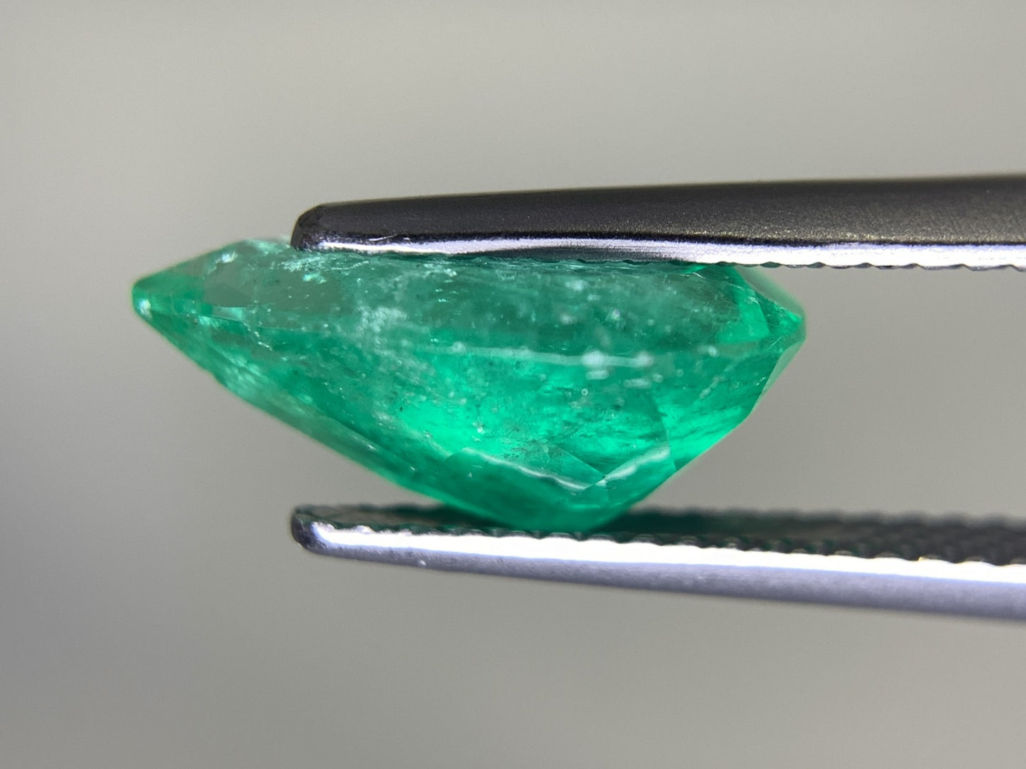 エメラルド 3.311ct 宝石ソーティング付き 13.47㎜×8.61㎜×5.79㎜ ルース（ 裸石 ） 2392Y