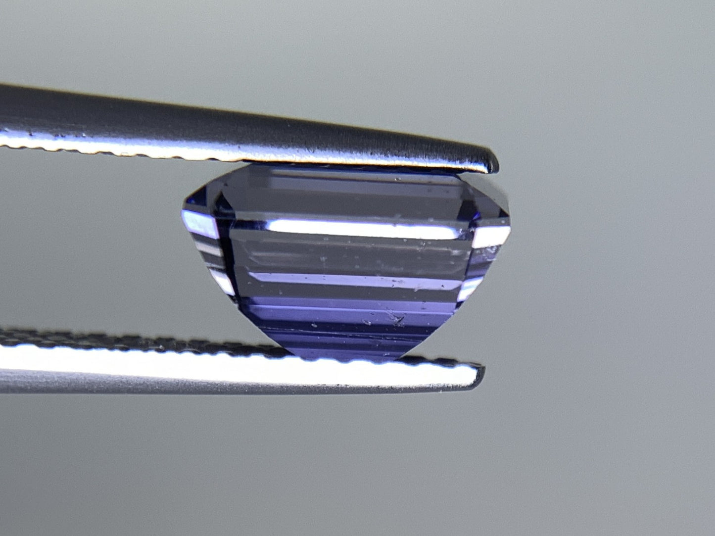 アイオライト  天然  1.642ct  中央宝石ソーティング付き  7.94㎜×6.01㎜×5.06㎜   天然 ルース（ 裸石 ） 5273Y