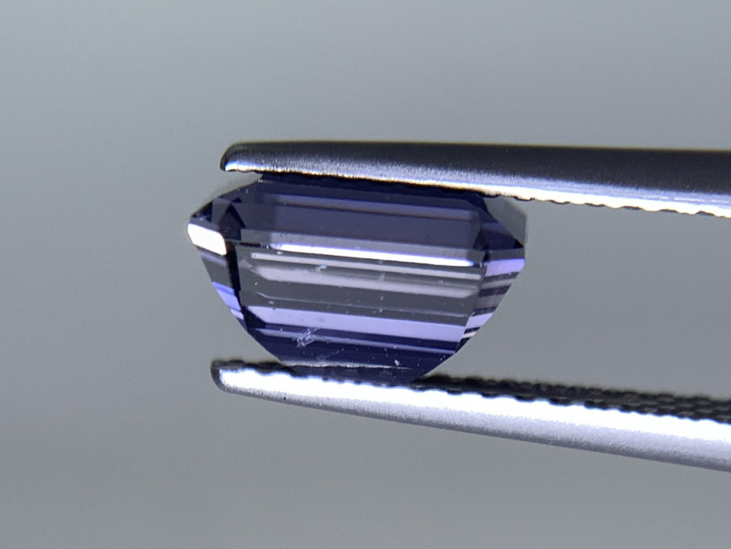 アイオライト  天然  1.642ct  中央宝石ソーティング付き  7.94㎜×6.01㎜×5.06㎜   天然 ルース（ 裸石 ） 5273Y