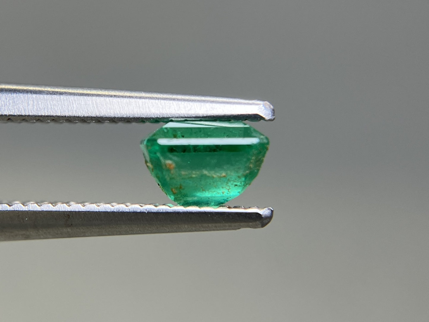 エメラルド 天然 0.543ct 宝石ソーティング付き 4.9㎜×3.9㎜×3.5㎜ ルース（ 裸石 ） 8215YY