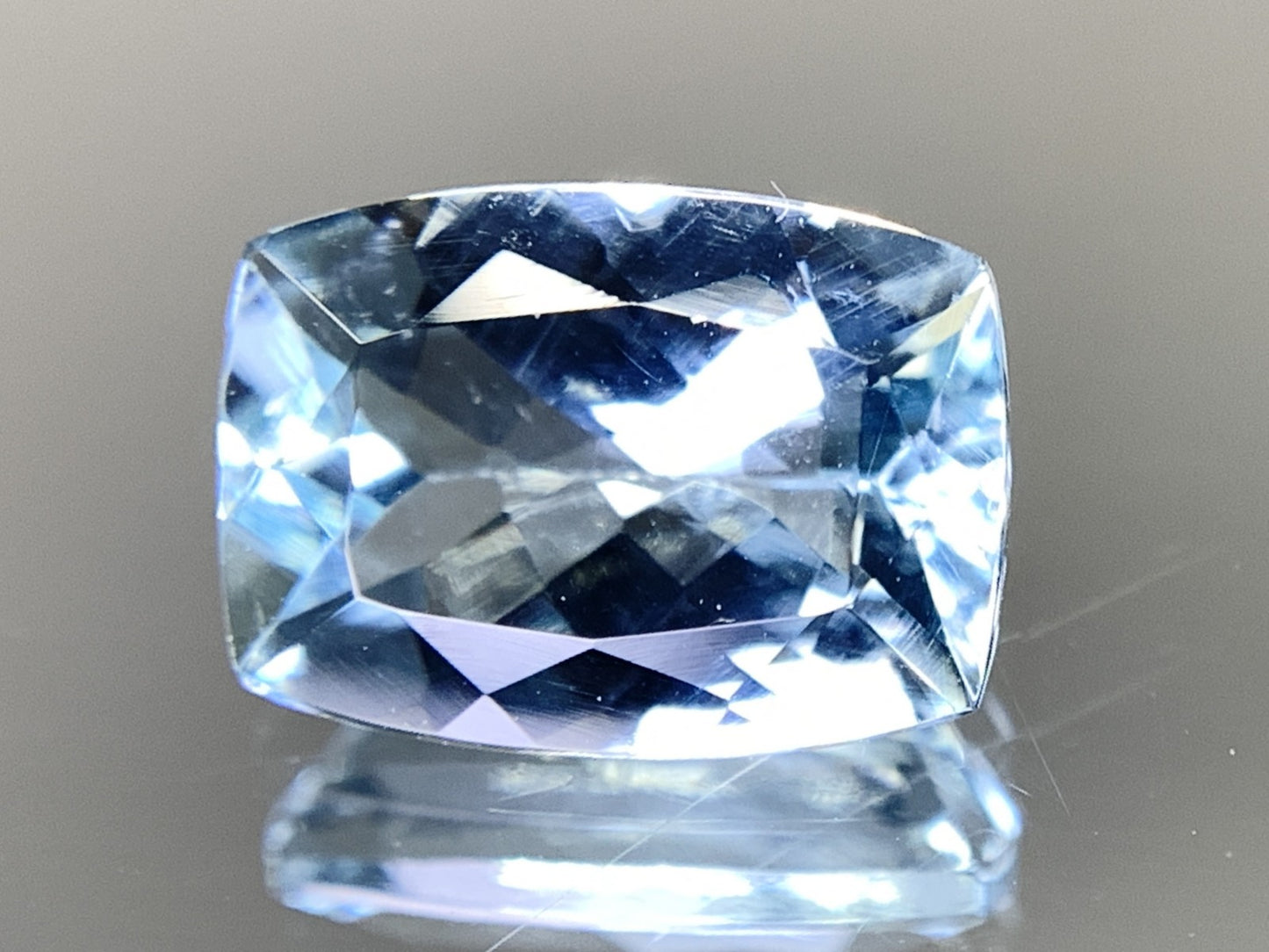 アクアマリン 天然 1.795ct 宝石ソーティング付き 9.3㎜×6.6㎜×4.3㎜ ルース（ 裸石 ） 6970Y