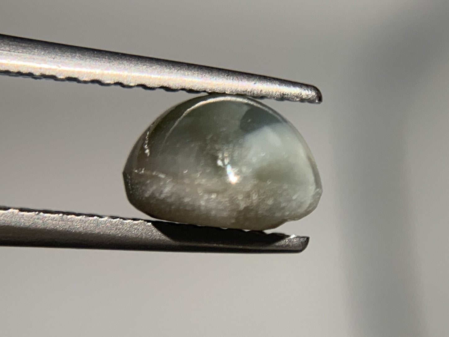 クリソベリルキャッツアイ 2.765ct  中央宝石ソーティング付き  7.6㎜×7.2㎜×5.1㎜  ルース（ 裸石 ） 4021Y
