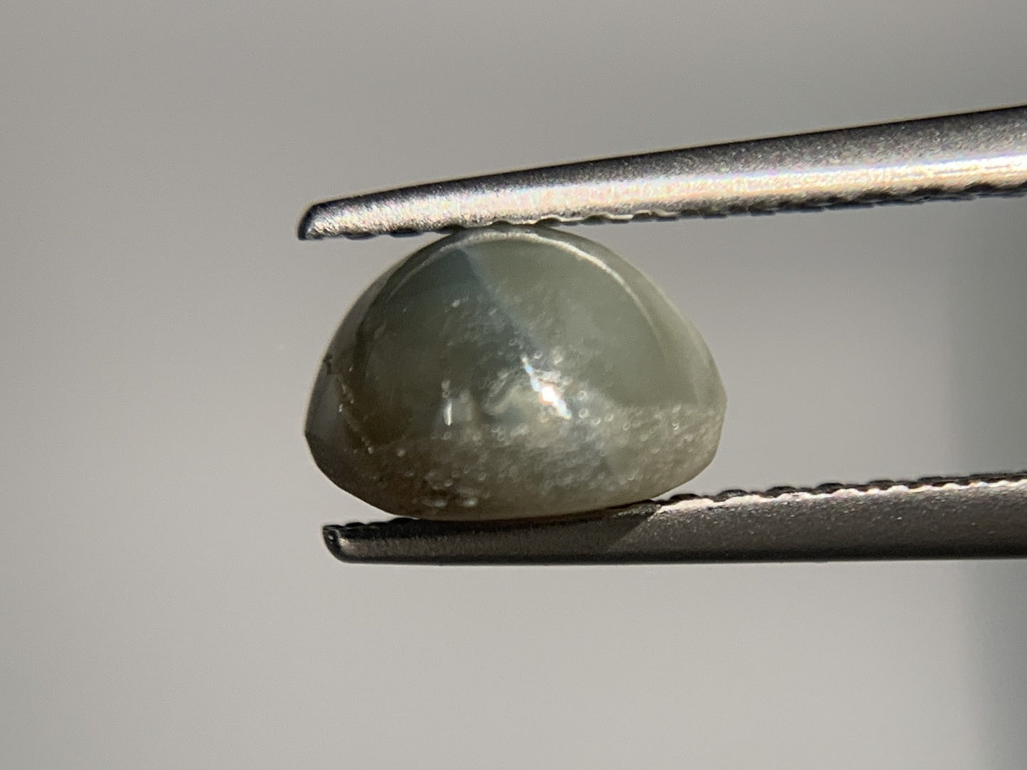 クリソベリルキャッツアイ 2.765ct  中央宝石ソーティング付き  7.6㎜×7.2㎜×5.1㎜  ルース（ 裸石 ） 4021Y