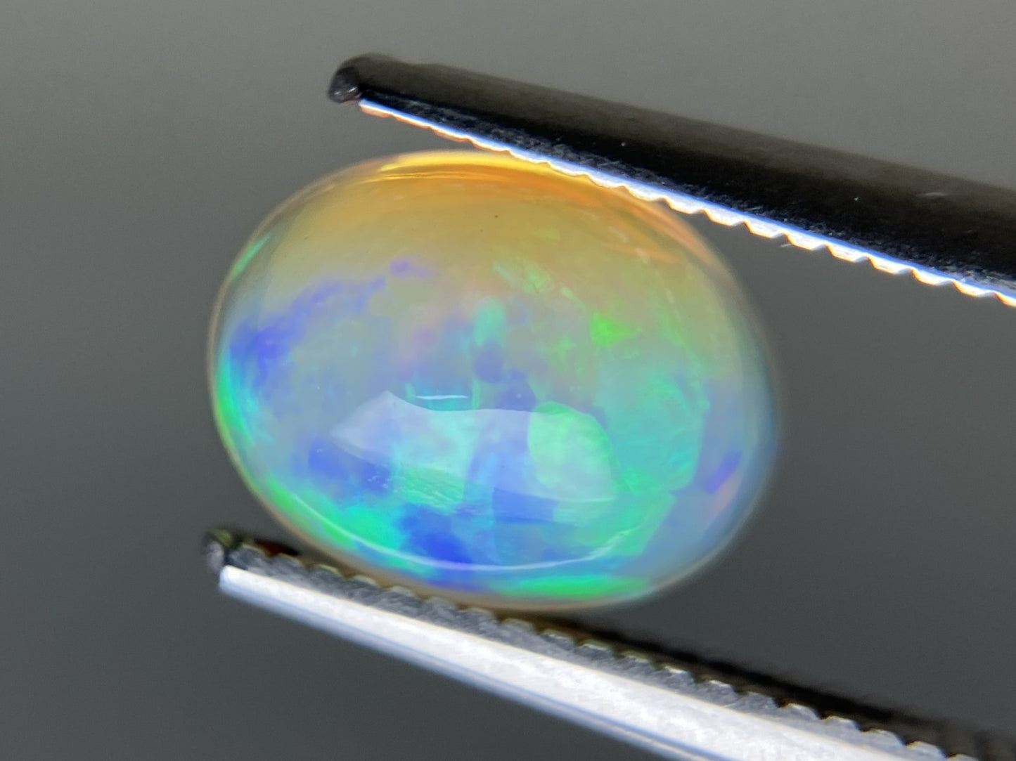 オパール   天然  1.157ct  宝石ソーティング付き  8.6㎜×6.7㎜×4.0㎜  ラッピング無料  ルース（ 裸石 ）  5172YY