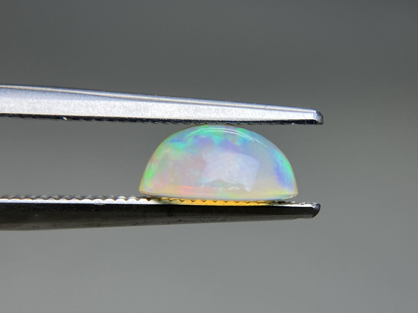 オパール   天然  1.157ct  宝石ソーティング付き  8.6㎜×6.7㎜×4.0㎜  ラッピング無料  ルース（ 裸石 ）  5172YY
