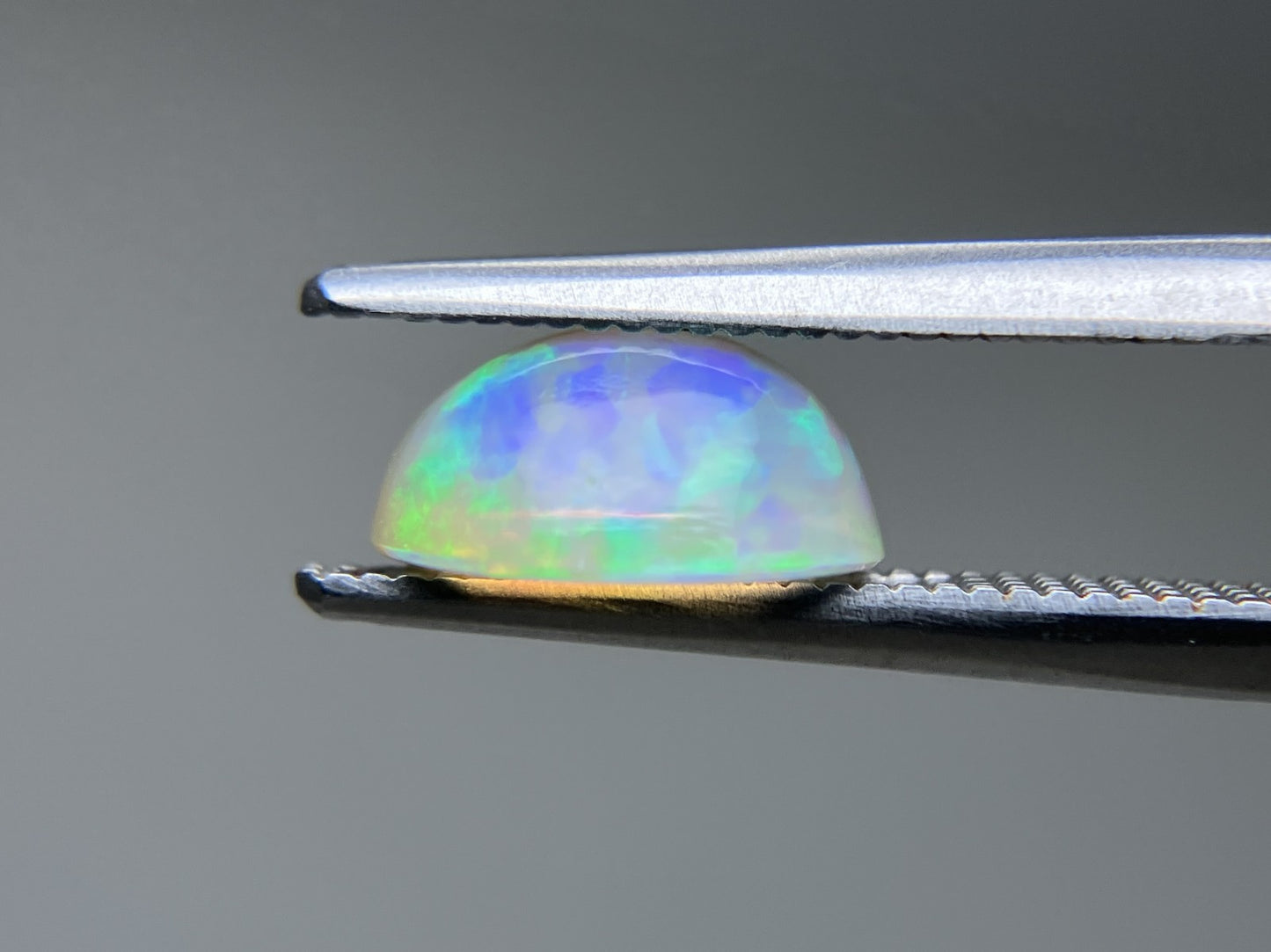 オパール   天然  1.157ct  宝石ソーティング付き  8.6㎜×6.7㎜×4.0㎜  ラッピング無料  ルース（ 裸石 ）  5172YY