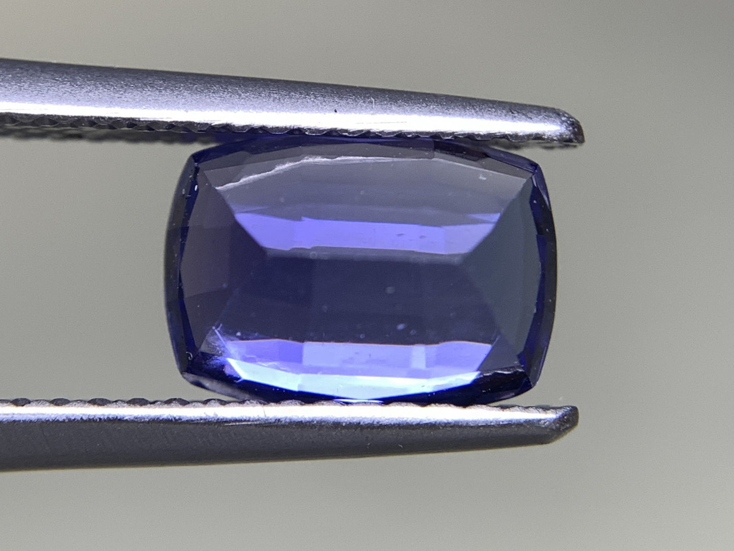 タンザナイト 2.523ct 宝石ソーティング付き  9.1㎜×6.6㎜×4.9㎜  ルース（ 裸石 ） 2612Y2