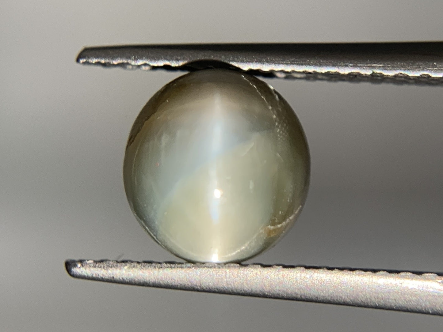 クリソベリルキャッツアイ 2.765ct  中央宝石ソーティング付き  7.6㎜×7.2㎜×5.1㎜  ルース（ 裸石 ） 4021Y