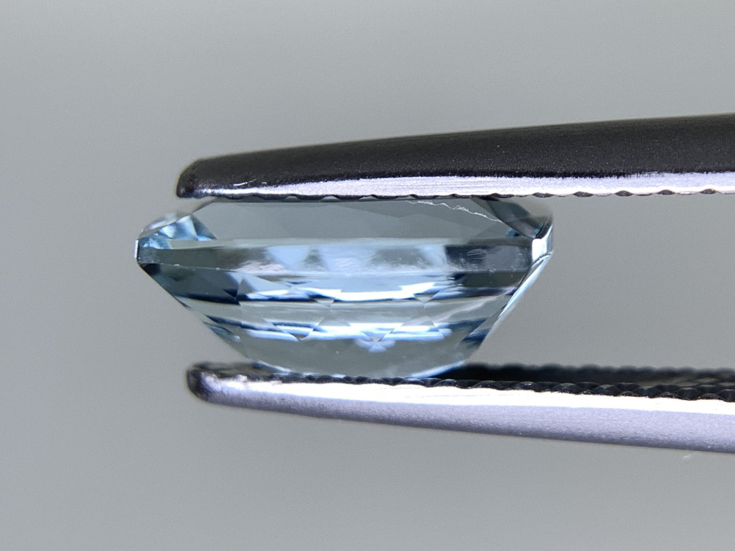 アクアマリン 天然 1.795ct 宝石ソーティング付き 9.3㎜×6.6㎜×4.3㎜ ルース（ 裸石 ） 6970Y