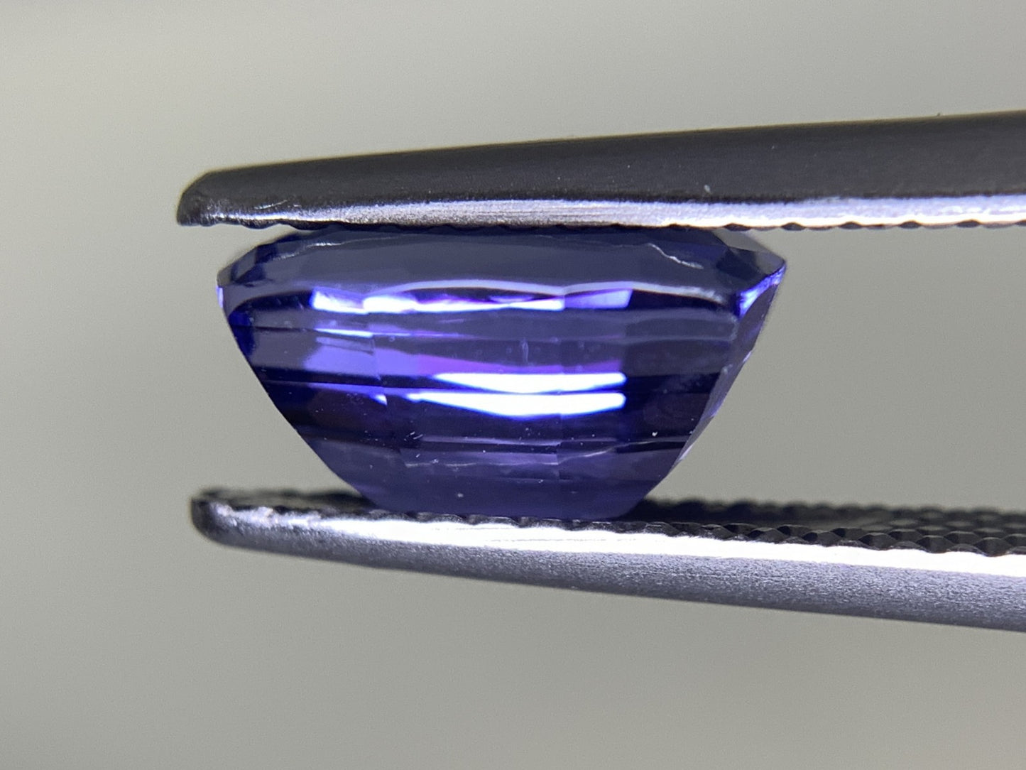 タンザナイト 2.523ct 宝石ソーティング付き  9.1㎜×6.6㎜×4.9㎜  ルース（ 裸石 ） 2612Y2