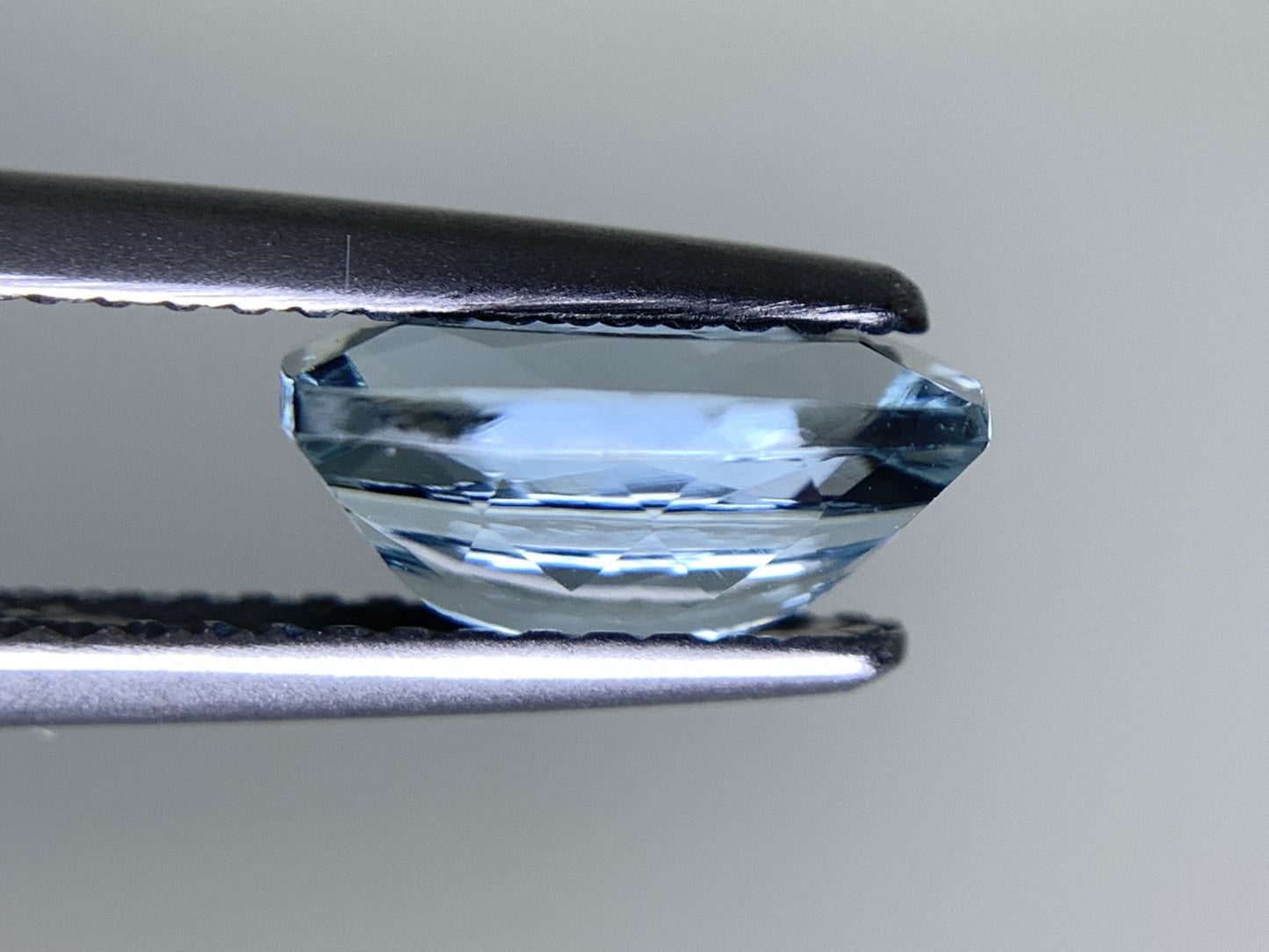 アクアマリン 天然 1.795ct 宝石ソーティング付き 9.3㎜×6.6㎜×4.3㎜ ルース（ 裸石 ） 6970Y