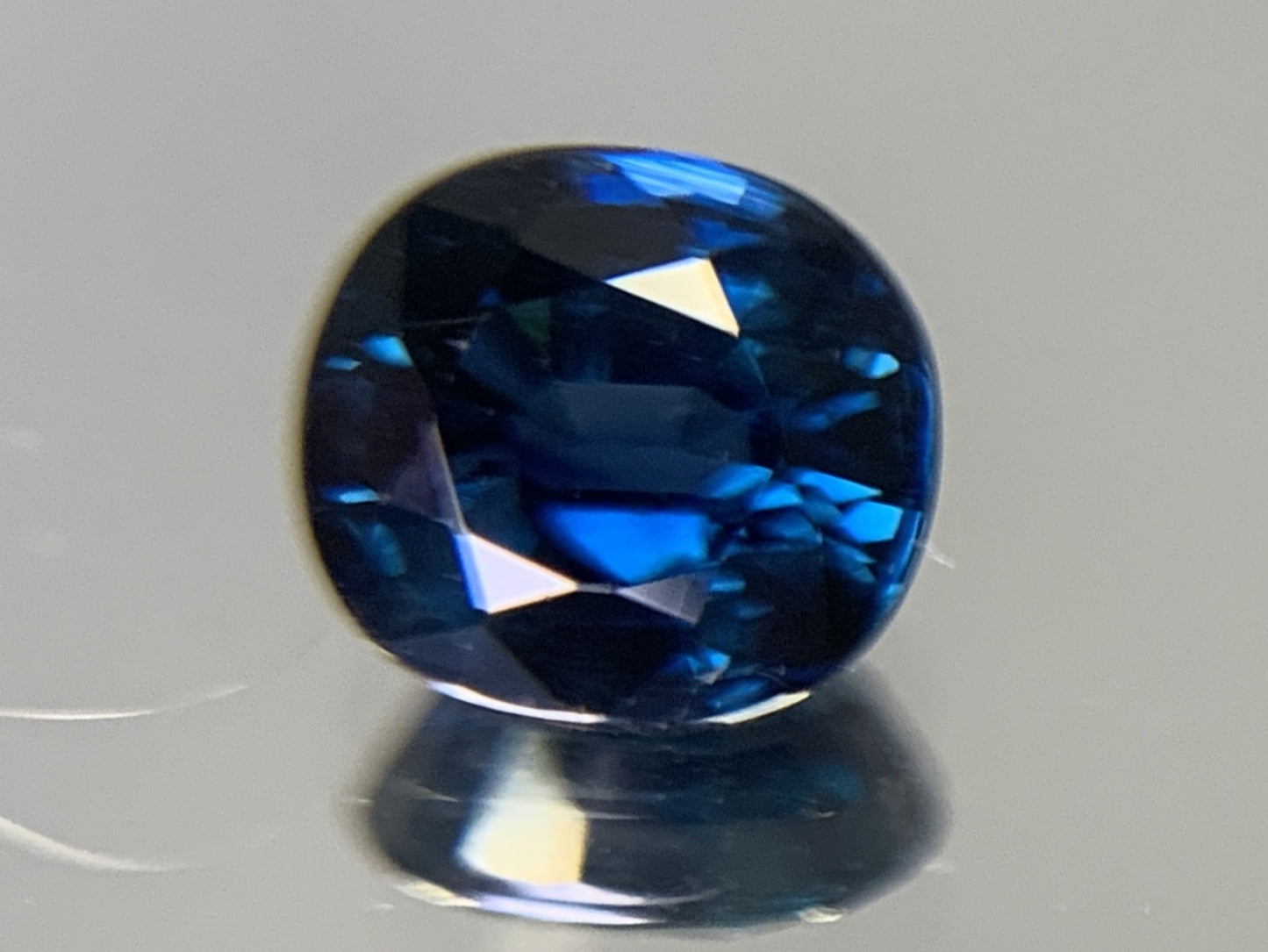サファイア 1.282ct  宝石ソーティング付き  6.4㎜×5.9㎜×3.6㎜　  ルース（ 裸石 ） 1590Y