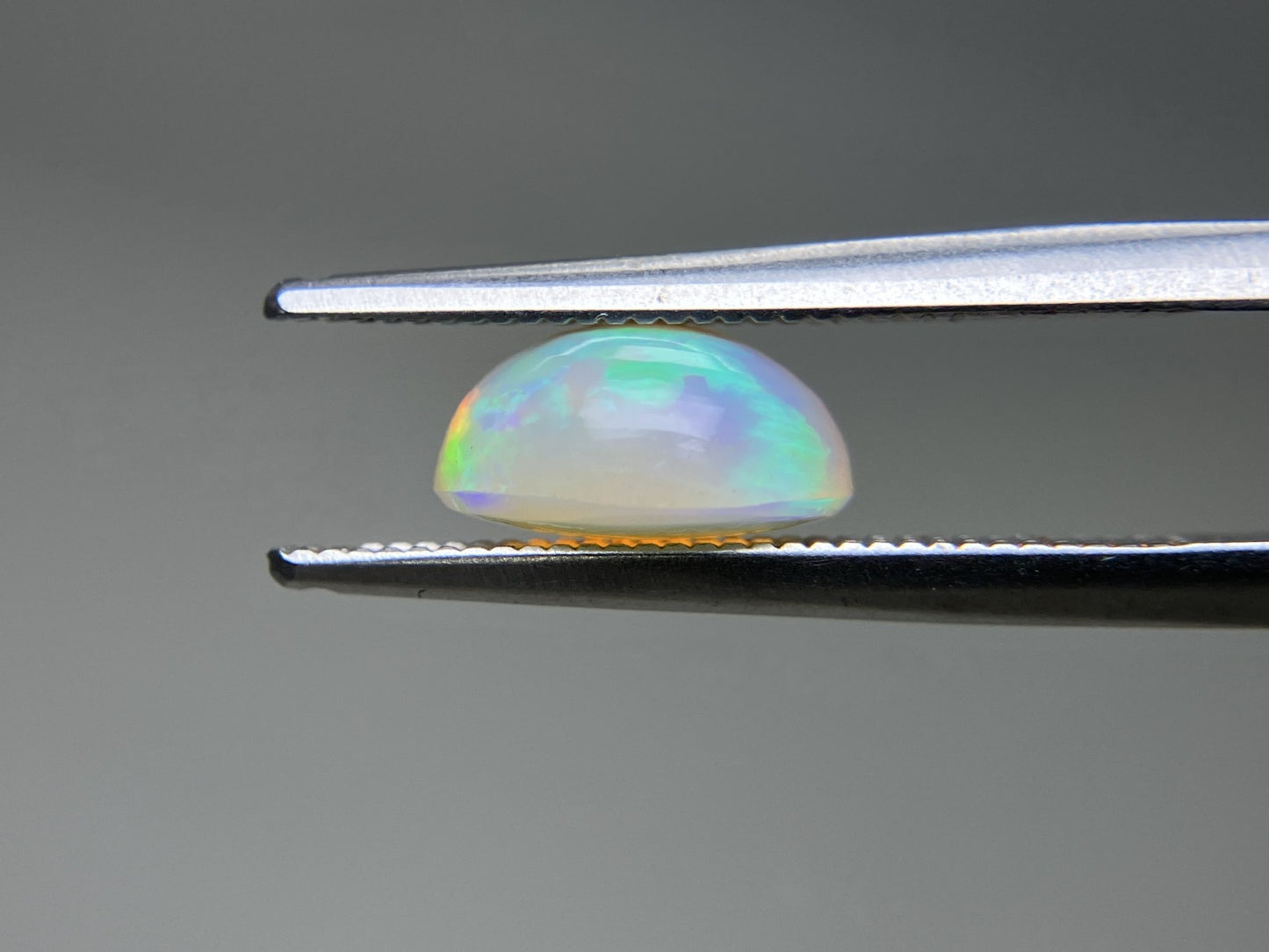 オパール   天然  1.400ct  宝石ソーティング付き  8.8㎜×7.0㎜×4.5㎜  ラッピング無料  ルース（ 裸石 ）  5174YY