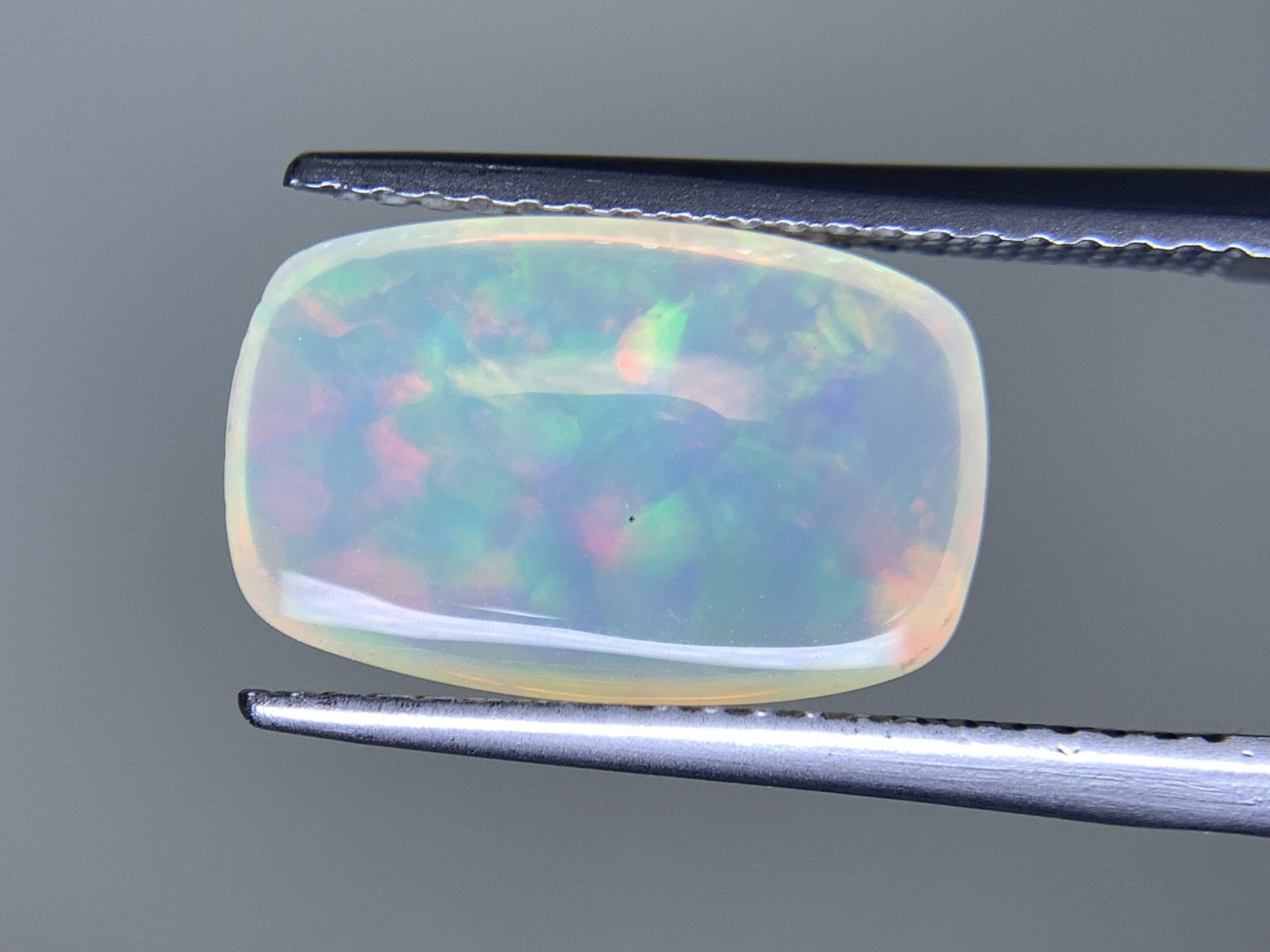 オパール 2.085ct  宝石ソーティング付き  13.4㎜×8.6㎜×4.1㎜  天然 ルース（ 裸石 ） 4579Y