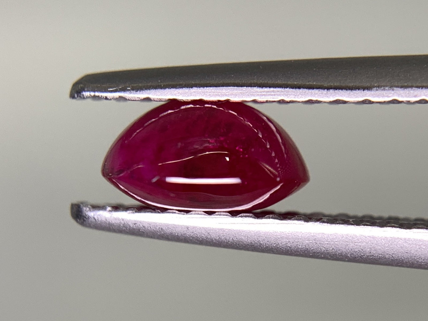 ルビー 1.629ct 宝石ソーティング付き  6.9㎜×6.2㎜×3.8㎜  ルース（ 裸石 ） 2611Y