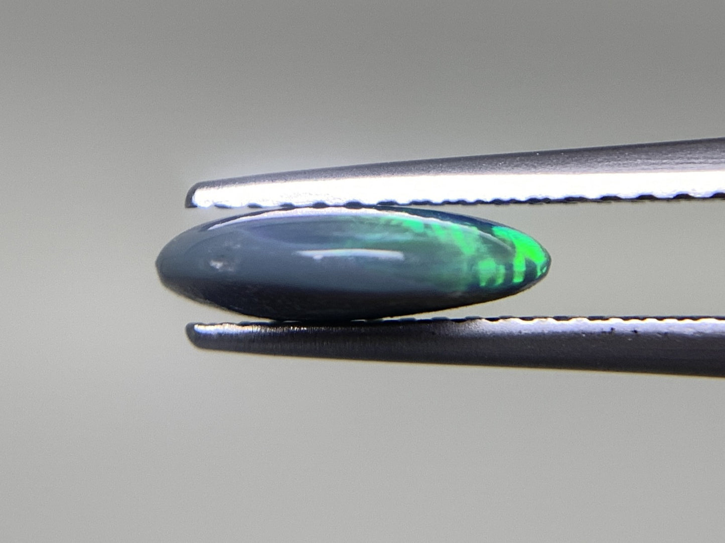ブラックオパール 1.410ct 宝石ソーティング付き  10.2㎜×8.2㎜×2.9㎜  ルース（ 裸石 ） 3162Y