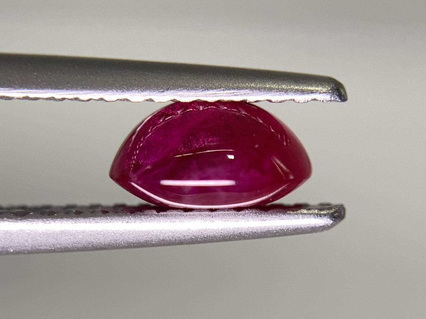 ルビー 1.629ct 宝石ソーティング付き  6.9㎜×6.2㎜×3.8㎜  ルース（ 裸石 ） 2611Y