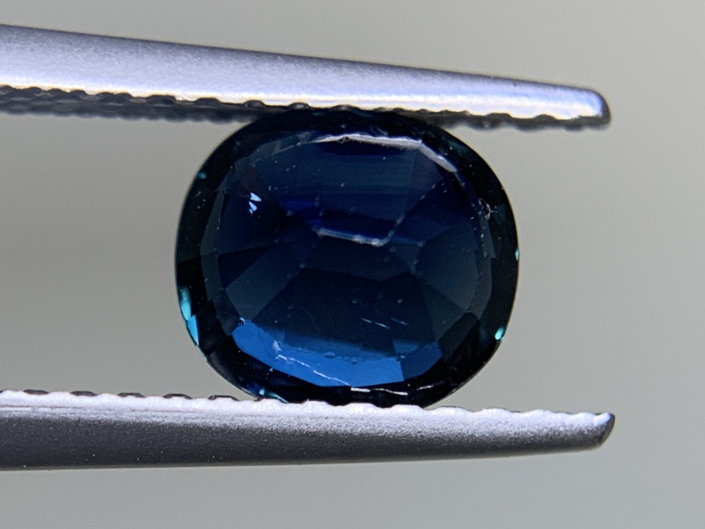 サファイア 1.282ct  宝石ソーティング付き  6.4㎜×5.9㎜×3.6㎜　  ルース（ 裸石 ） 1590Y