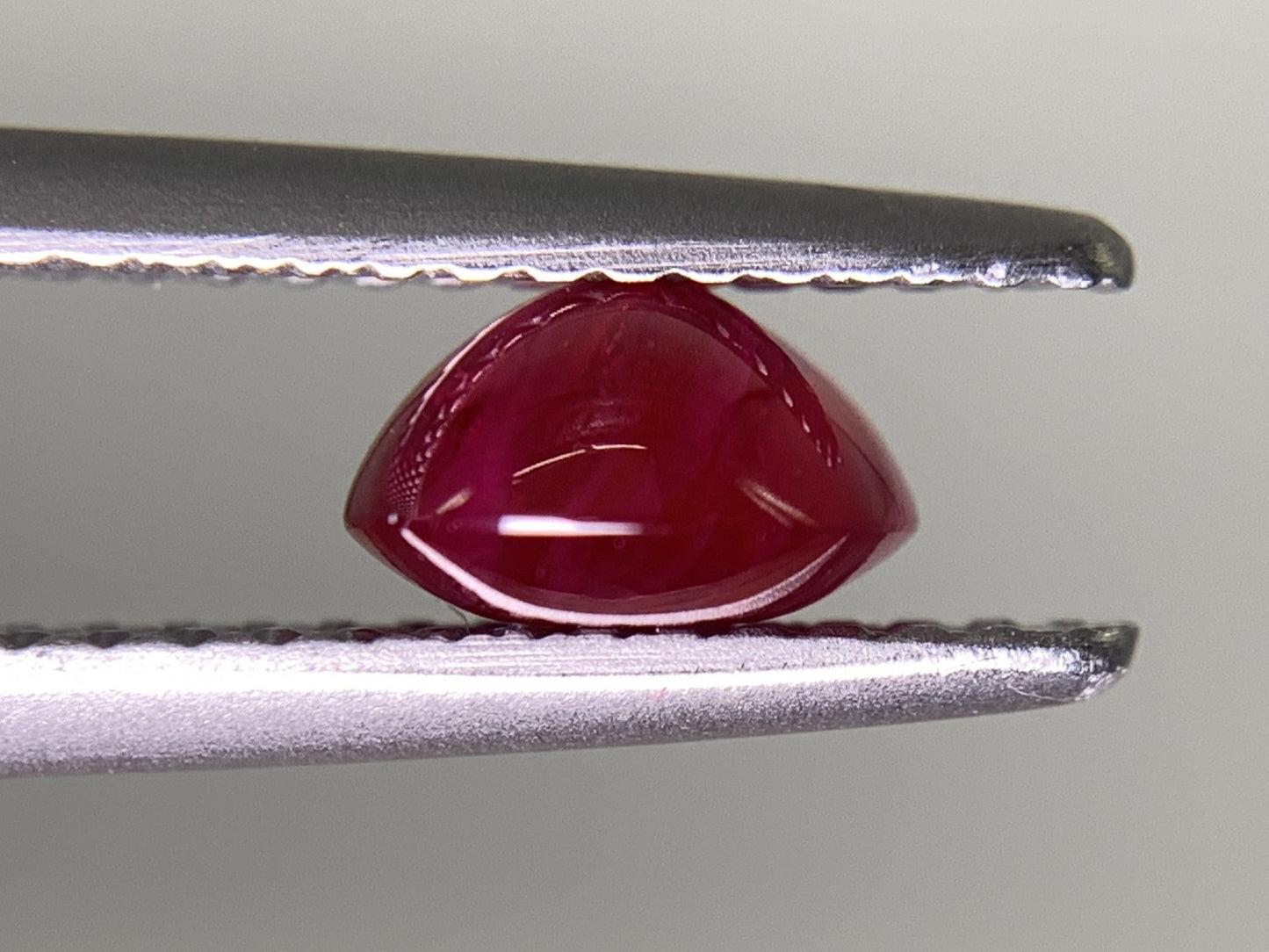 ルビー 1.629ct 宝石ソーティング付き  6.9㎜×6.2㎜×3.8㎜  ルース（ 裸石 ） 2611Y