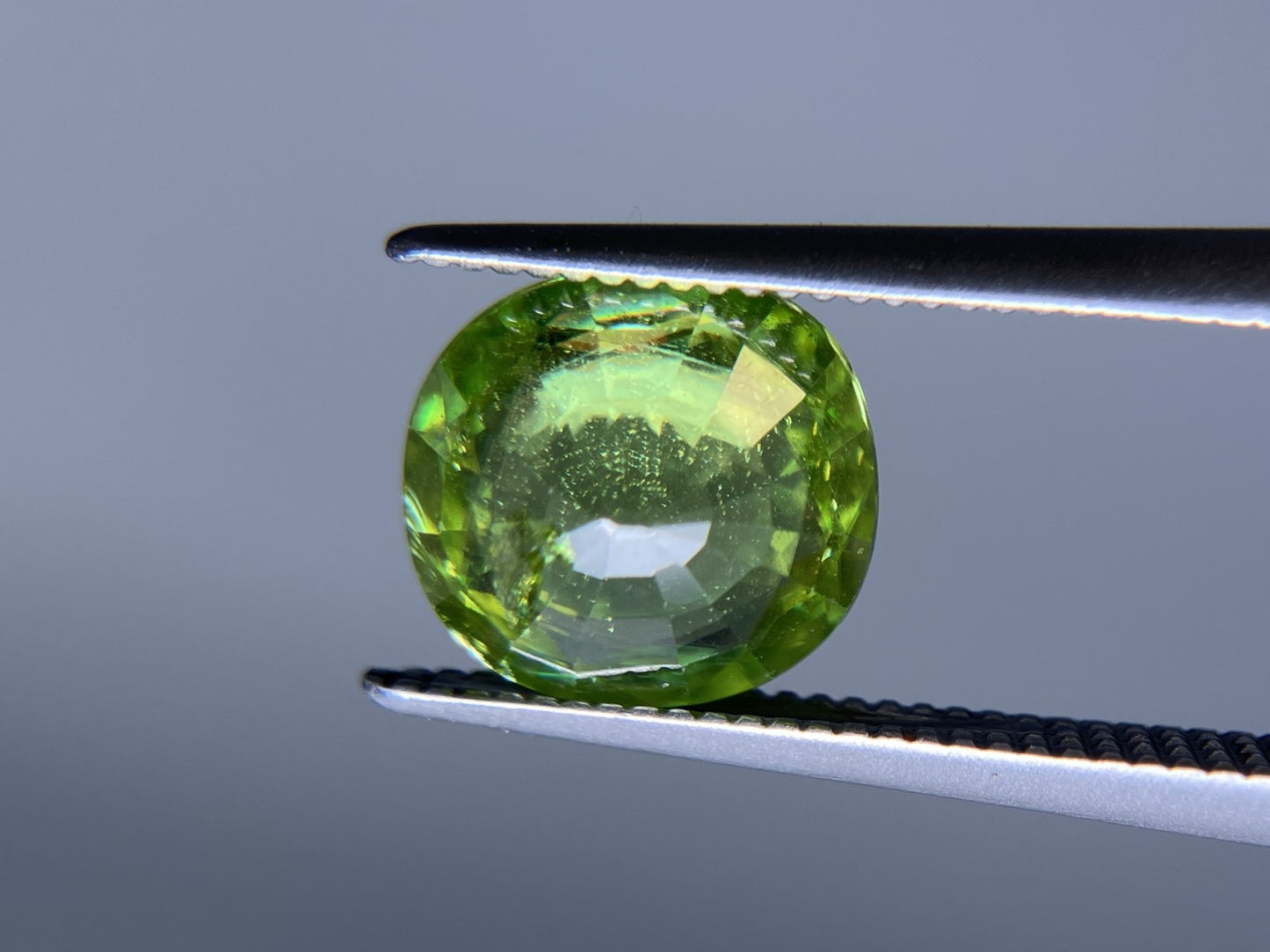 スフェーン 2.035ct 中央宝石ソーティング付き 8.35㎜×7.85㎜×3.80㎜ ルース（ 裸石 ） 3417S