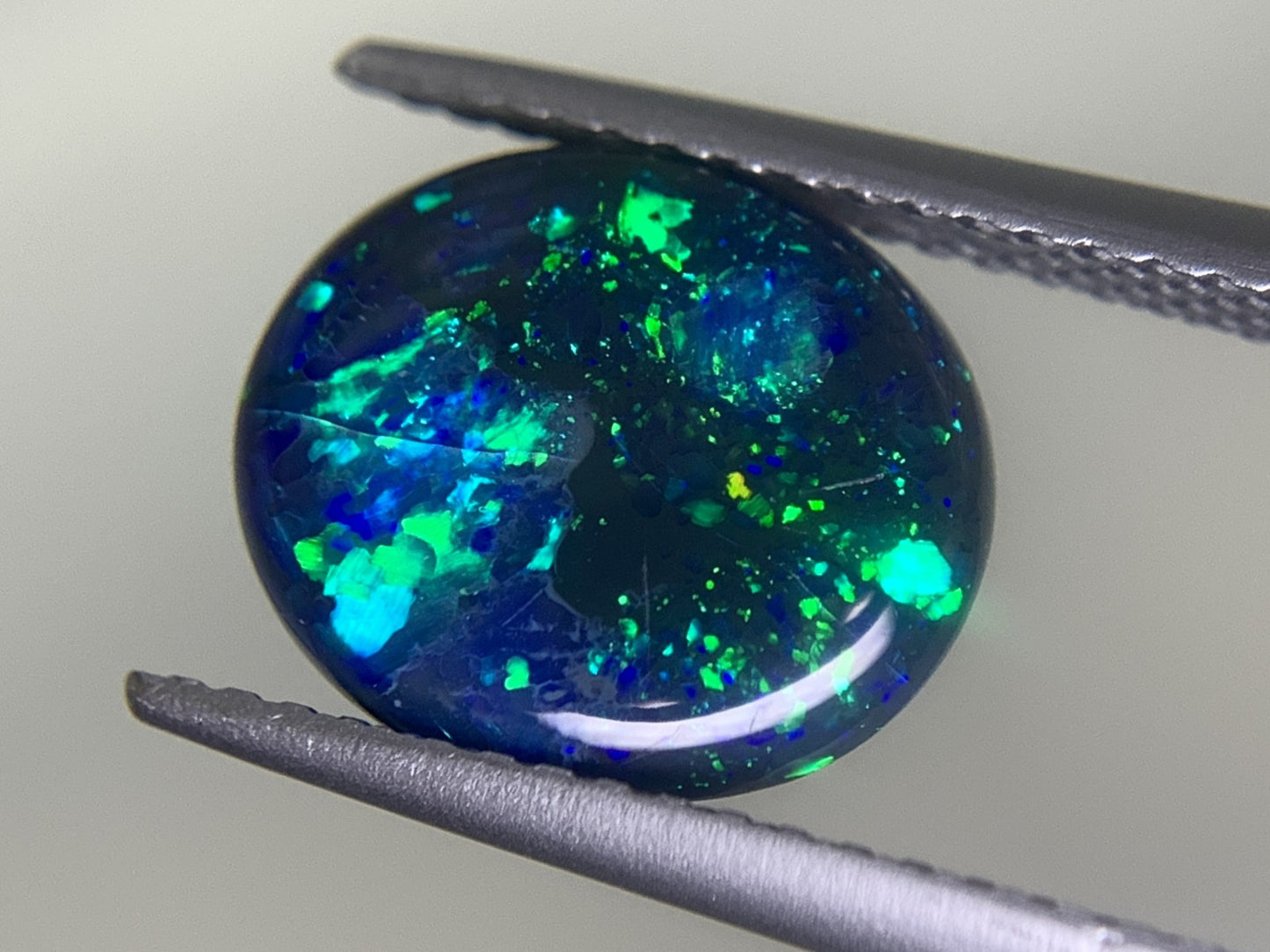 ブラックオパール 2.562ct 宝石ソーティング付き  10.8㎜×9.2㎜×4.0㎜  ルース（ 裸石 ） 3163Y