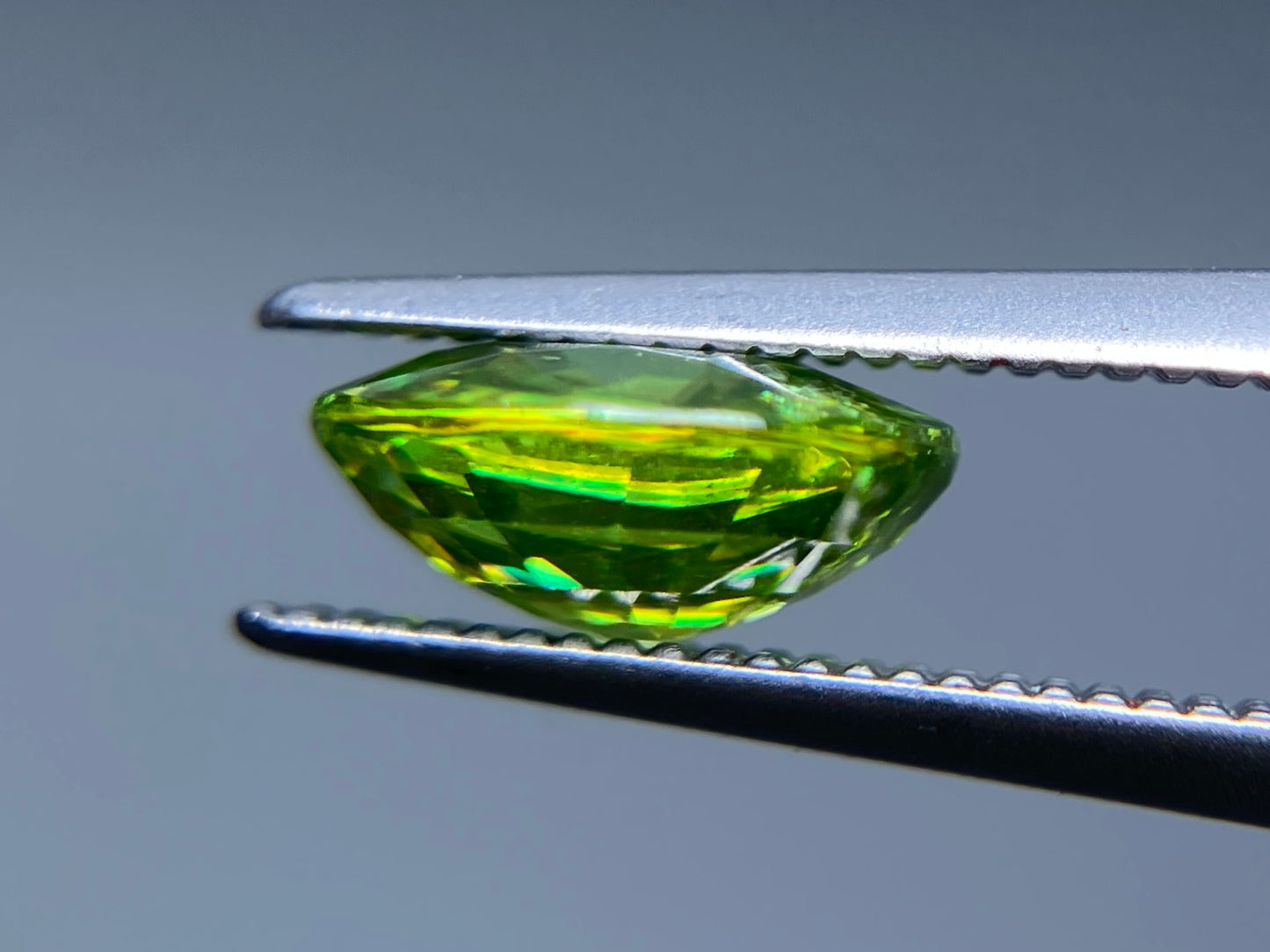 スフェーン 2.035ct 中央宝石ソーティング付き 8.35㎜×7.85㎜×3.80㎜ ルース（ 裸石 ） 3417S