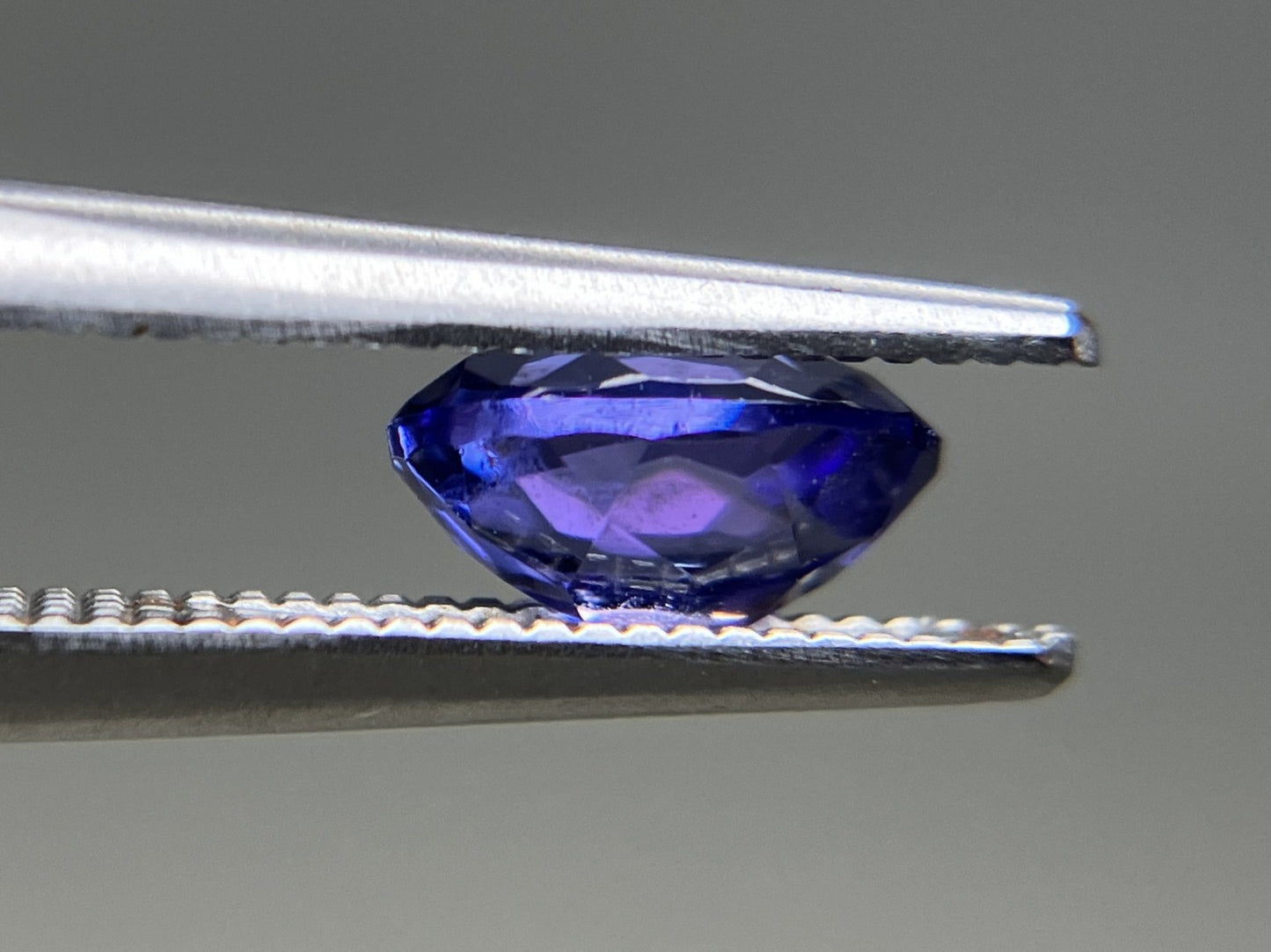 タンザナイト  天然  0.998ct  宝石ソーティング付き  7.0㎜×5.1㎜×3.7㎜  ラッピング無料  ルース（ 裸石 ）  5110YY