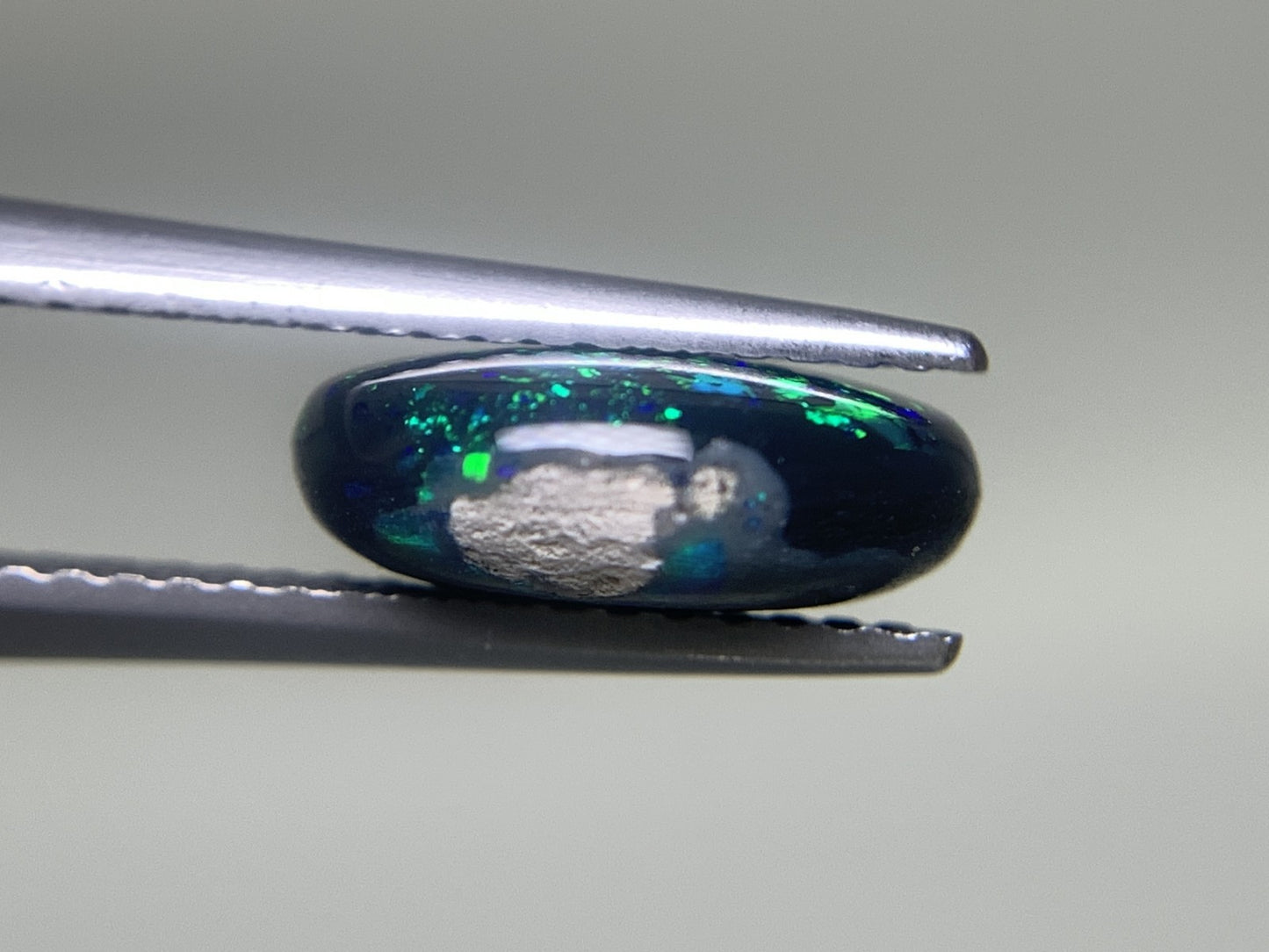 ブラックオパール 2.562ct 宝石ソーティング付き  10.8㎜×9.2㎜×4.0㎜  ルース（ 裸石 ） 3163Y
