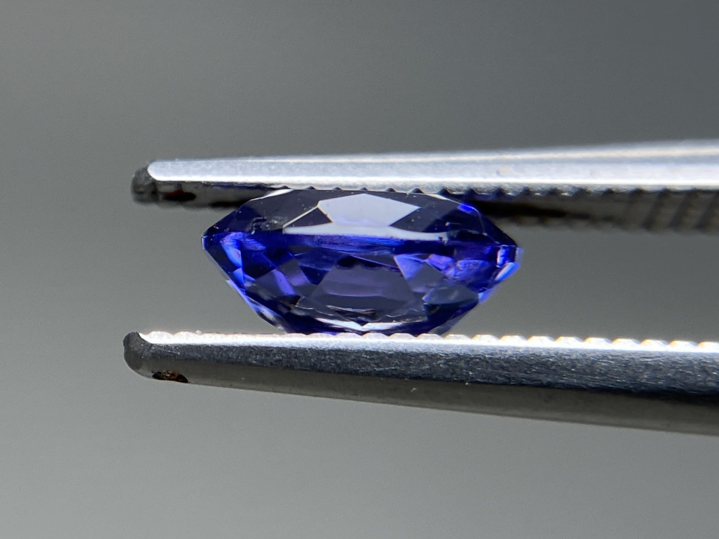 タンザナイト  天然  0.998ct  宝石ソーティング付き  7.0㎜×5.1㎜×3.7㎜  ラッピング無料  ルース（ 裸石 ）  5110YY