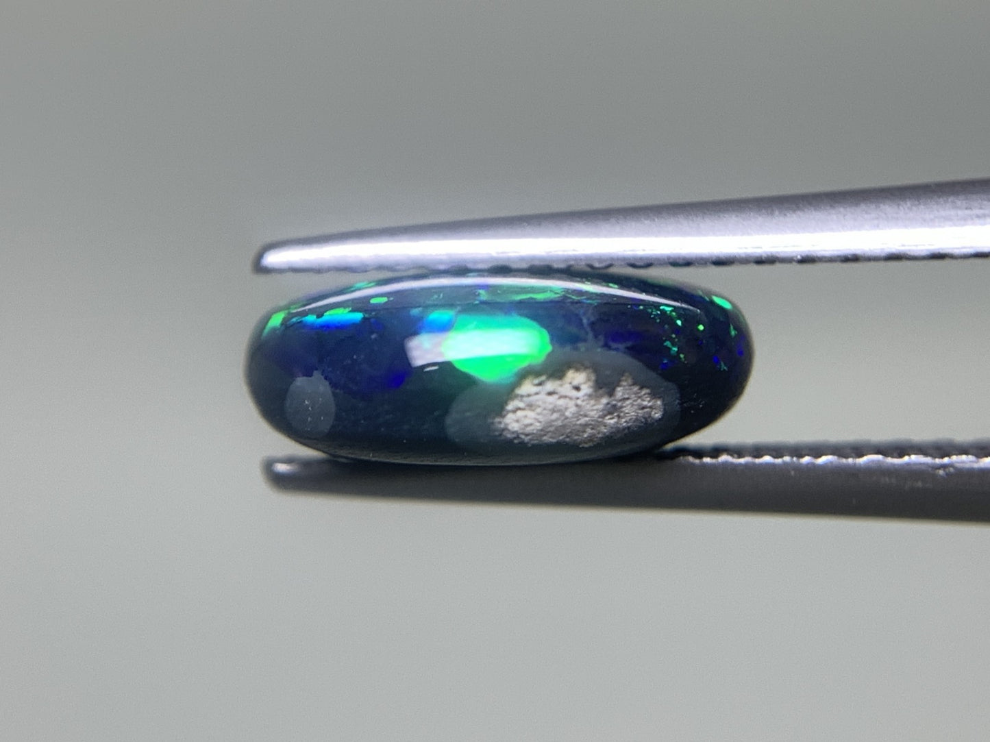 ブラックオパール 2.562ct 宝石ソーティング付き  10.8㎜×9.2㎜×4.0㎜  ルース（ 裸石 ） 3163Y