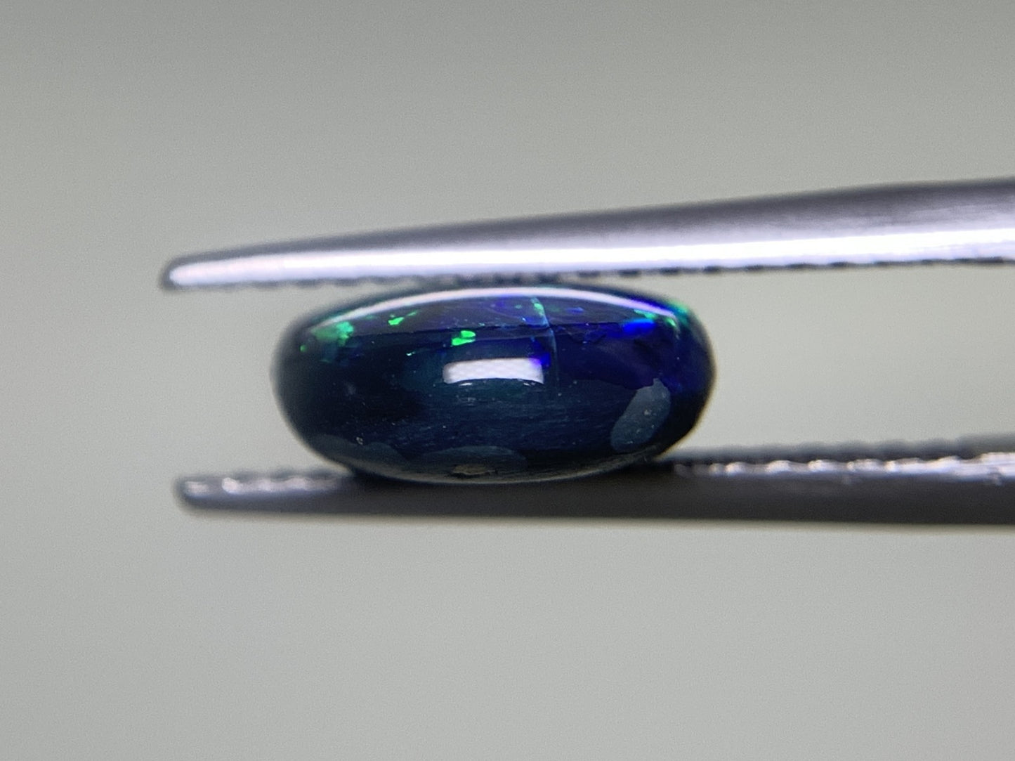 ブラックオパール 2.562ct 宝石ソーティング付き  10.8㎜×9.2㎜×4.0㎜  ルース（ 裸石 ） 3163Y