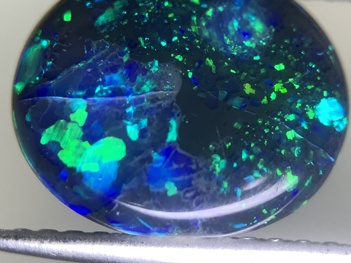 ブラックオパール 2.562ct 宝石ソーティング付き  10.8㎜×9.2㎜×4.0㎜  ルース（ 裸石 ） 3163Y